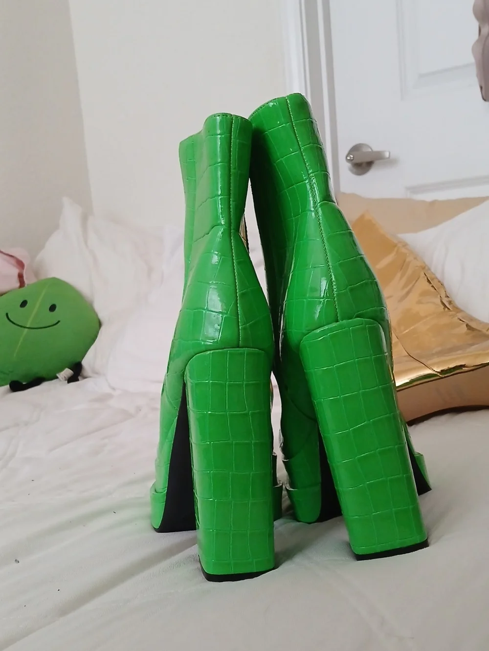 Women’s #NeonGreen Croc-Embossed #PlatformAnkleBoots #brat #greenshoes #shelen